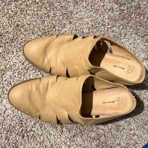 Time and Tru Women's Woven Heels